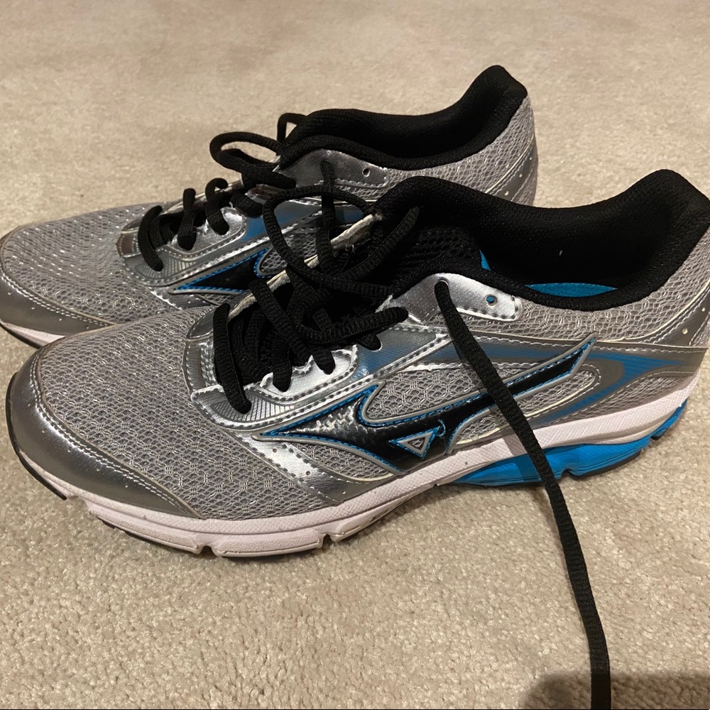 Mizuno Tennis Shoes